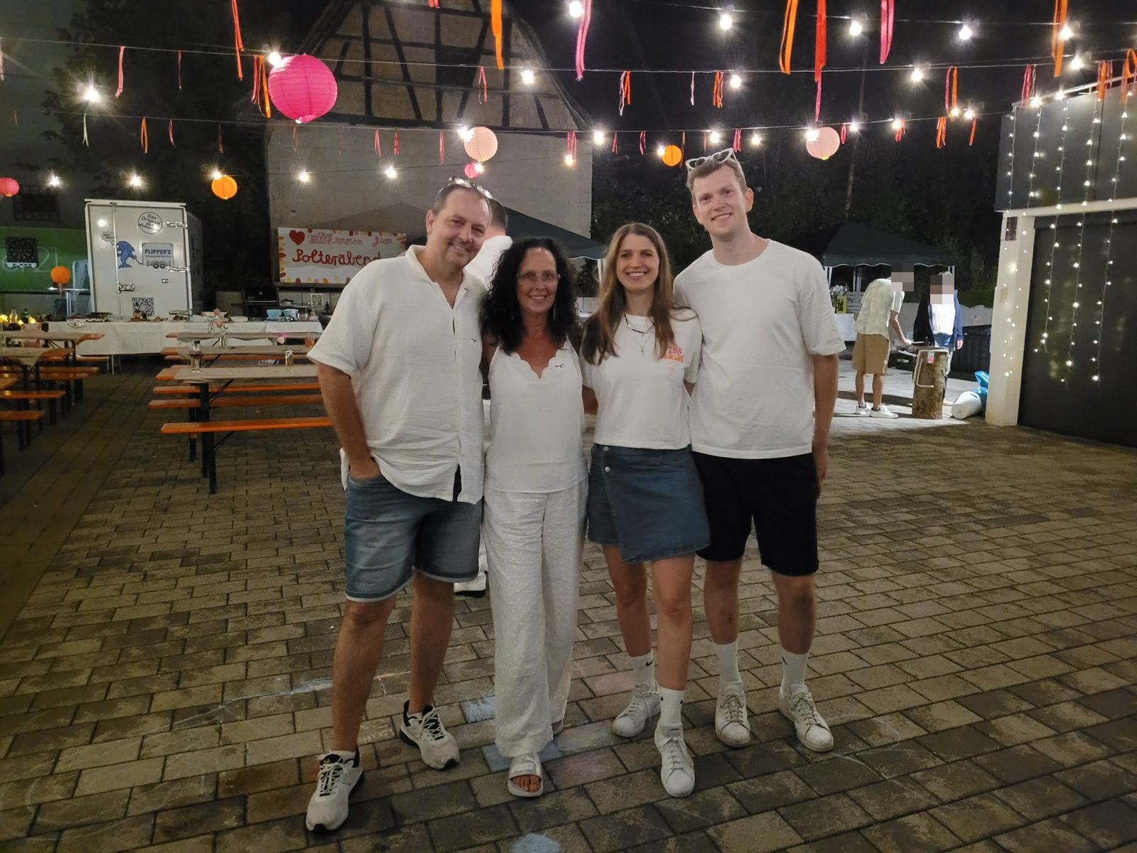 Carina, Birgit und das Aufbau-Team